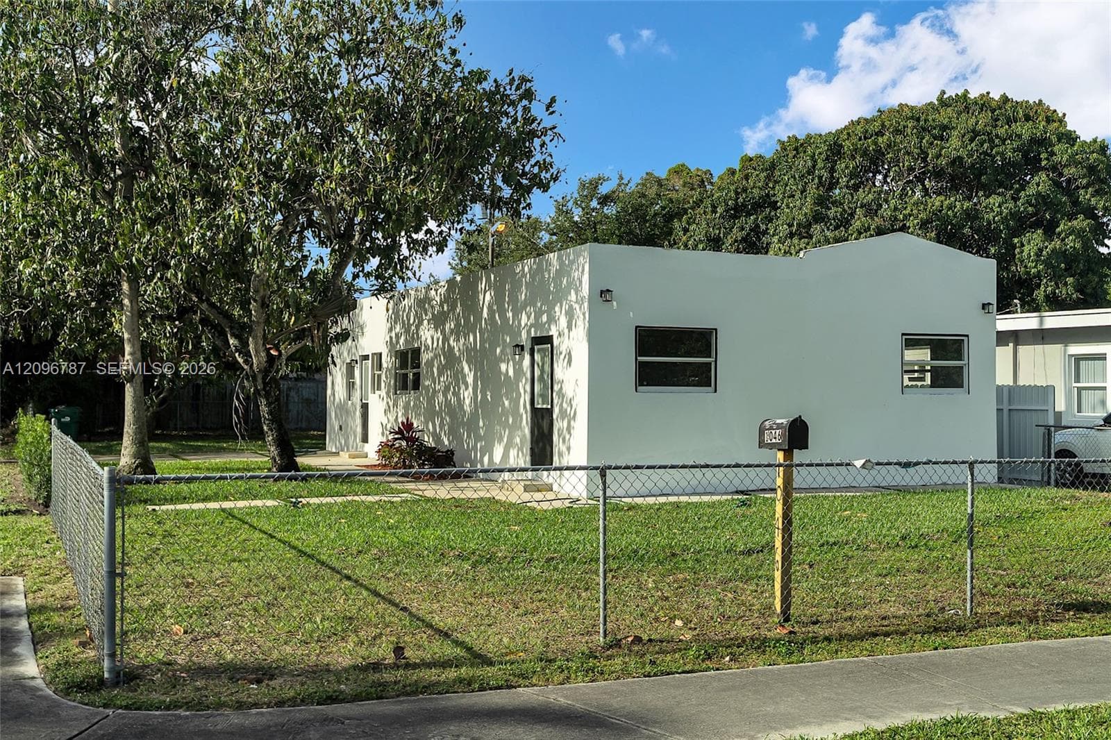 1046 Jann Ave photo 3