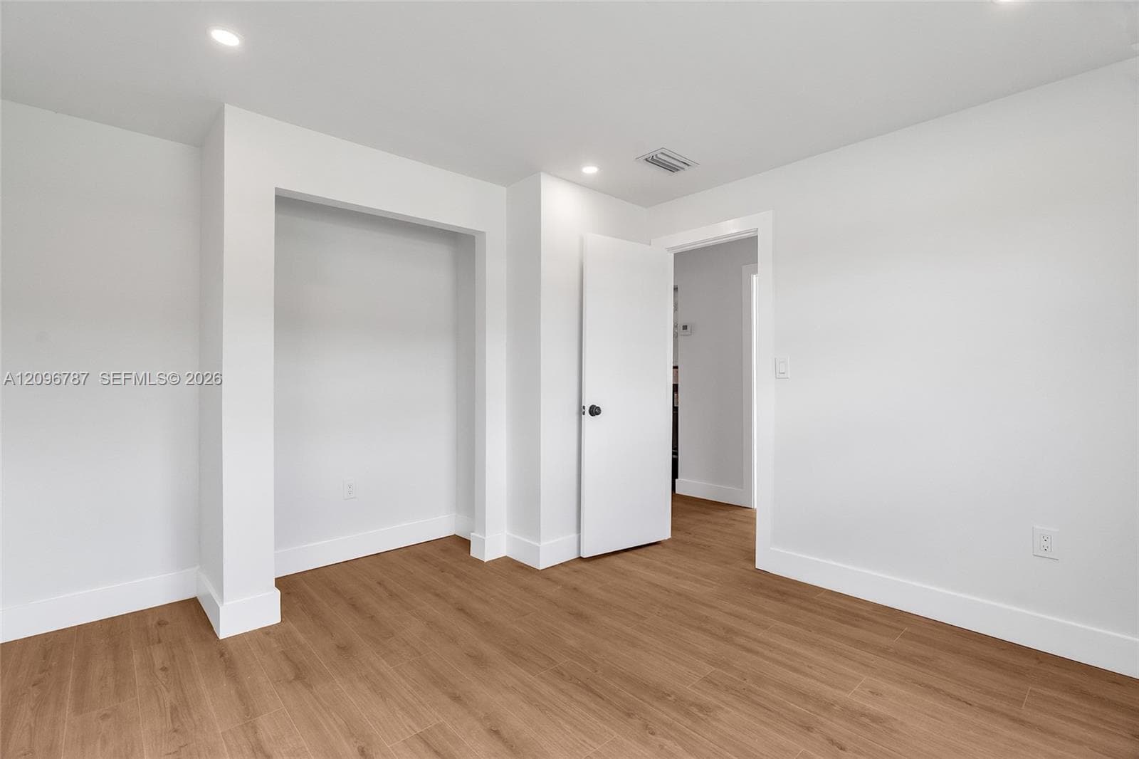 1046 Jann Ave photo 28