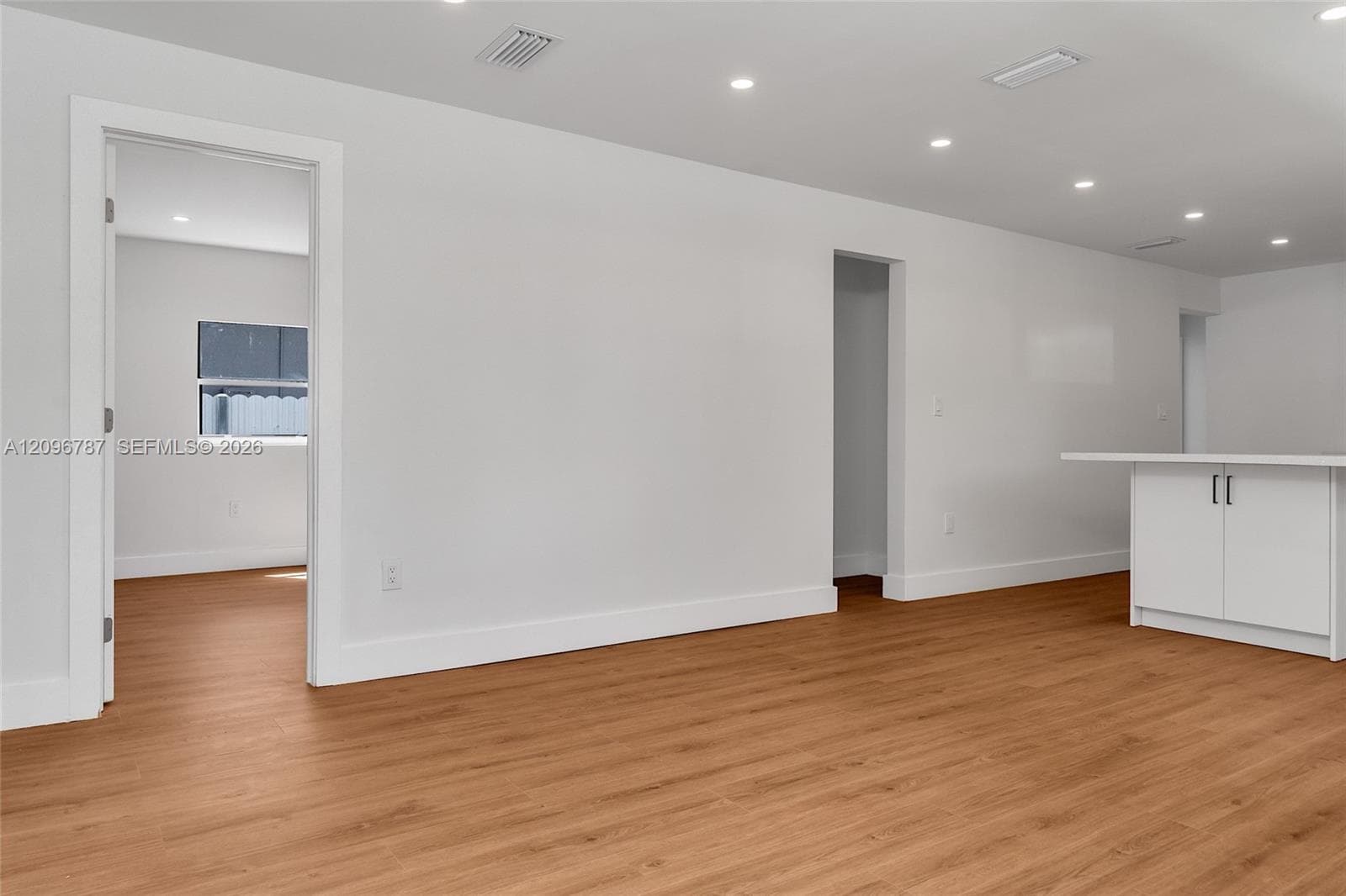 1046 Jann Ave photo 5