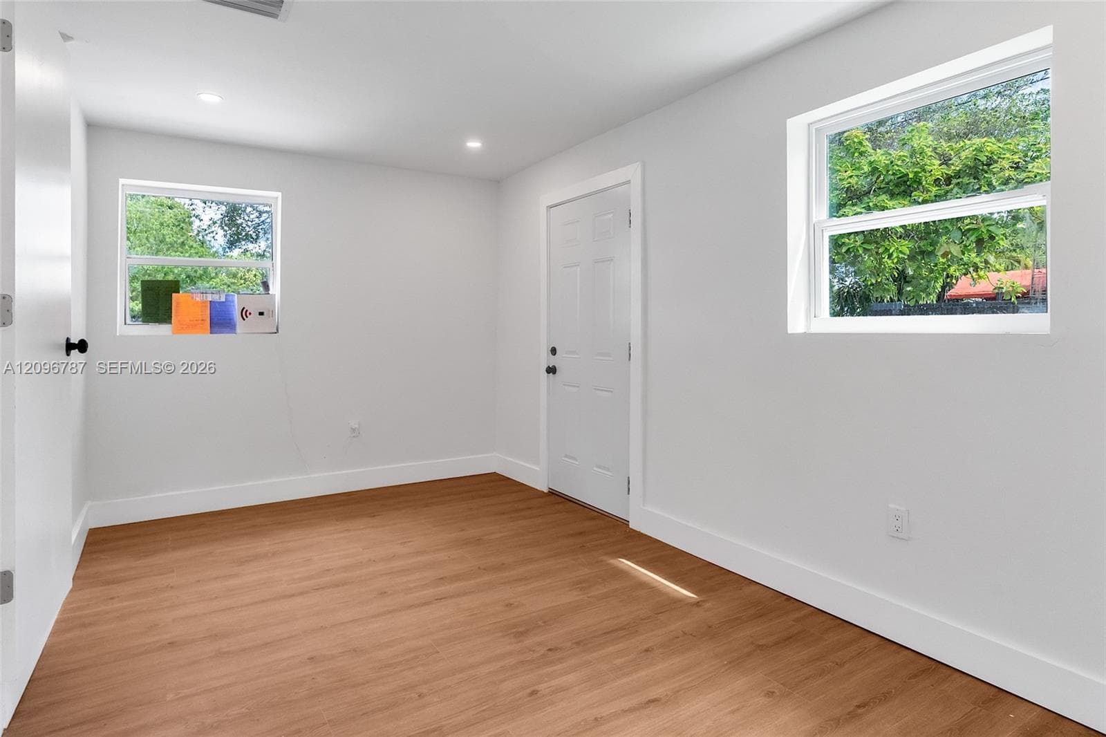 1046 Jann Ave photo 20