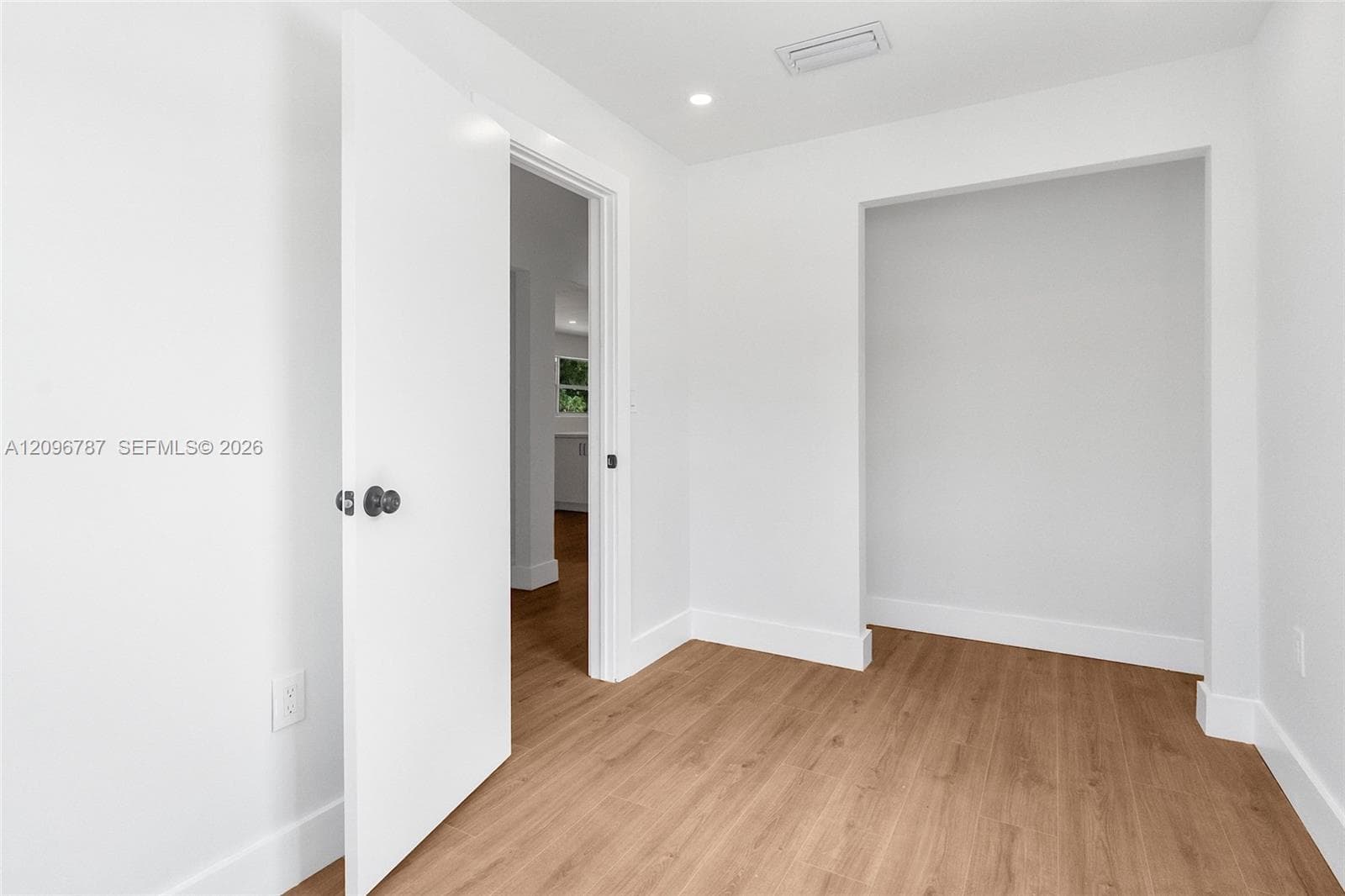 1046 Jann Ave photo 34