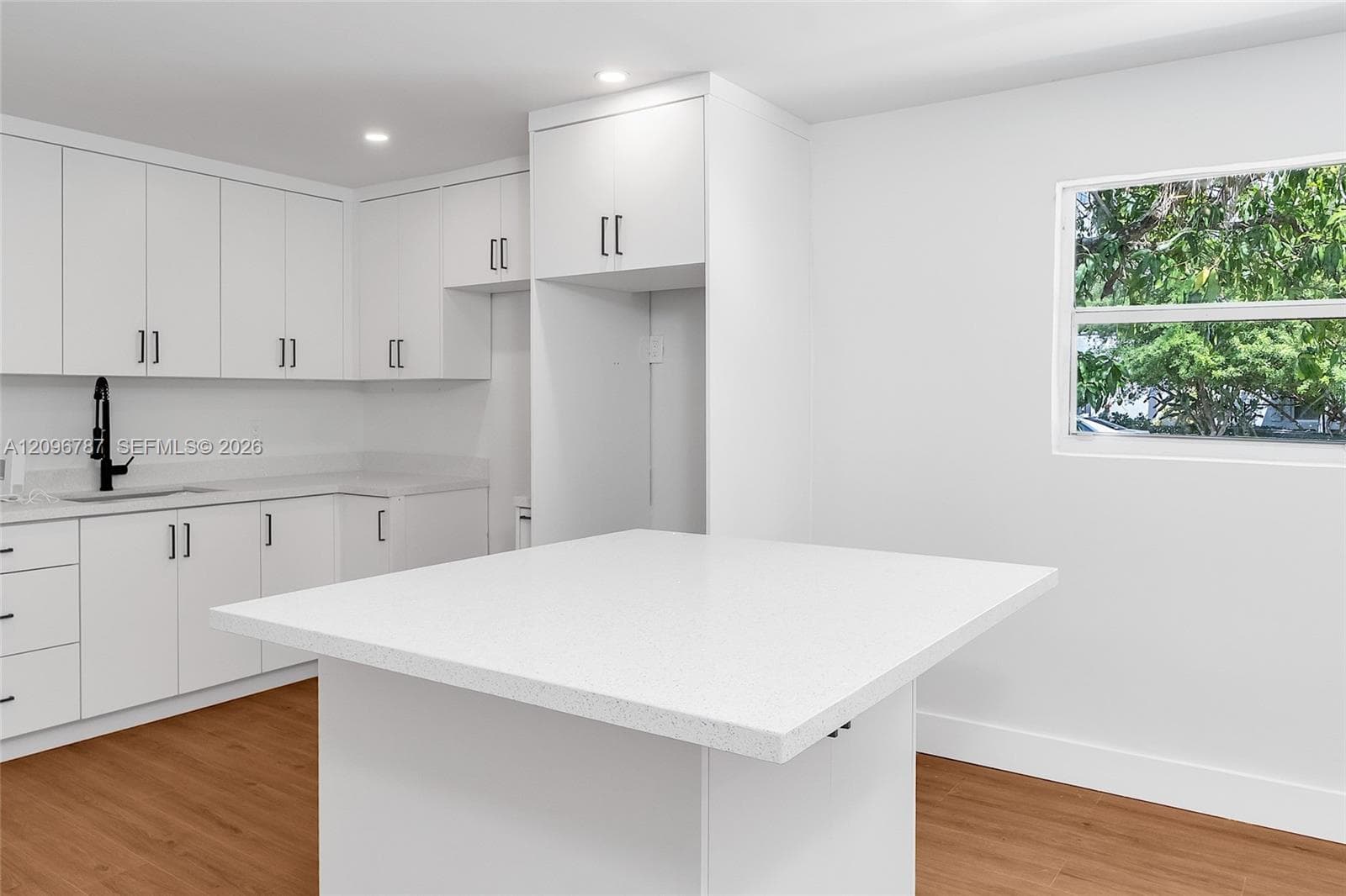 1046 Jann Ave photo 10