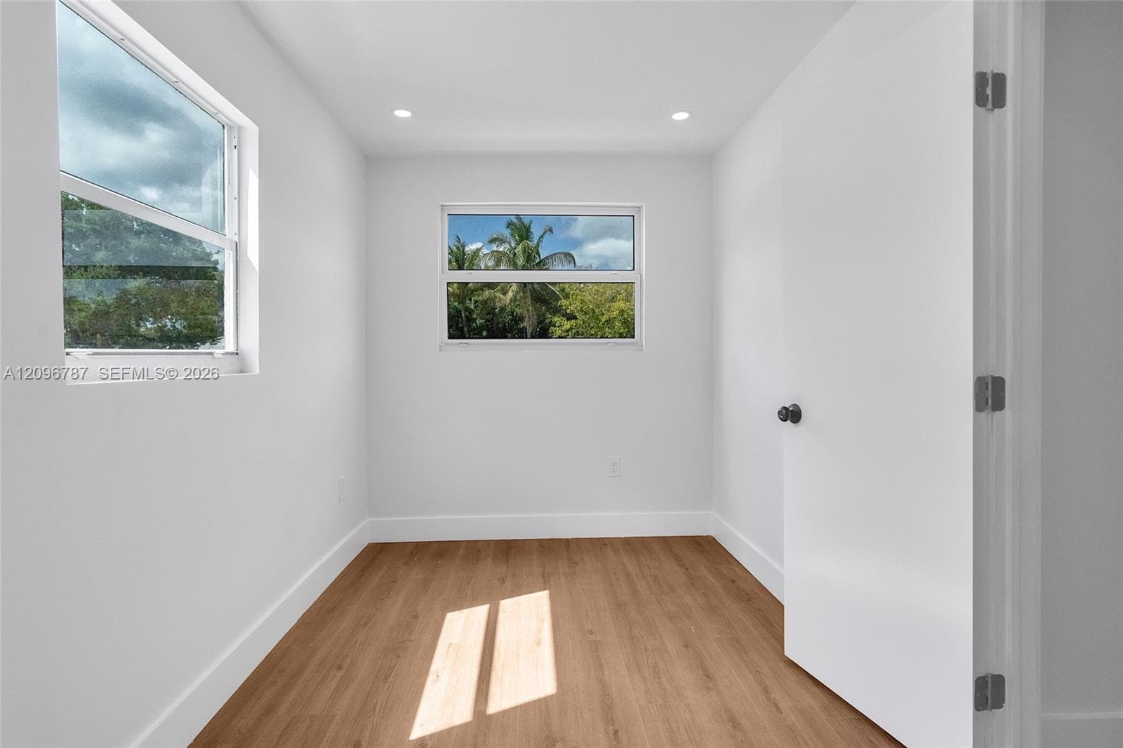 1046 Jann Ave photo 33