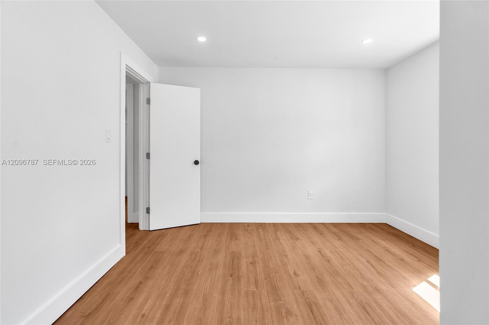 1046 Jann Ave photo 18