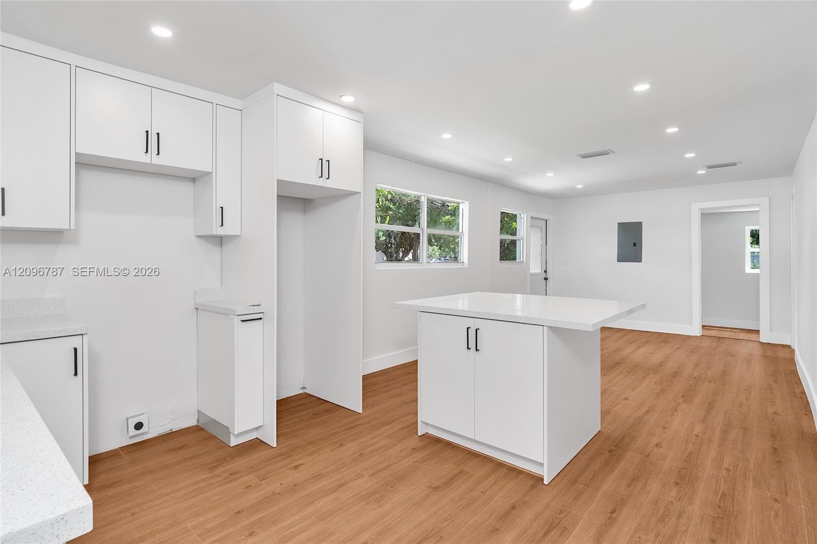 1046 Jann Ave photo 11