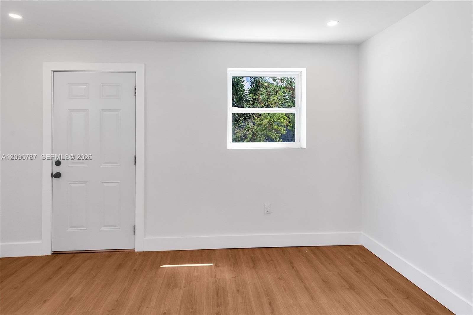 1046 Jann Ave photo 19
