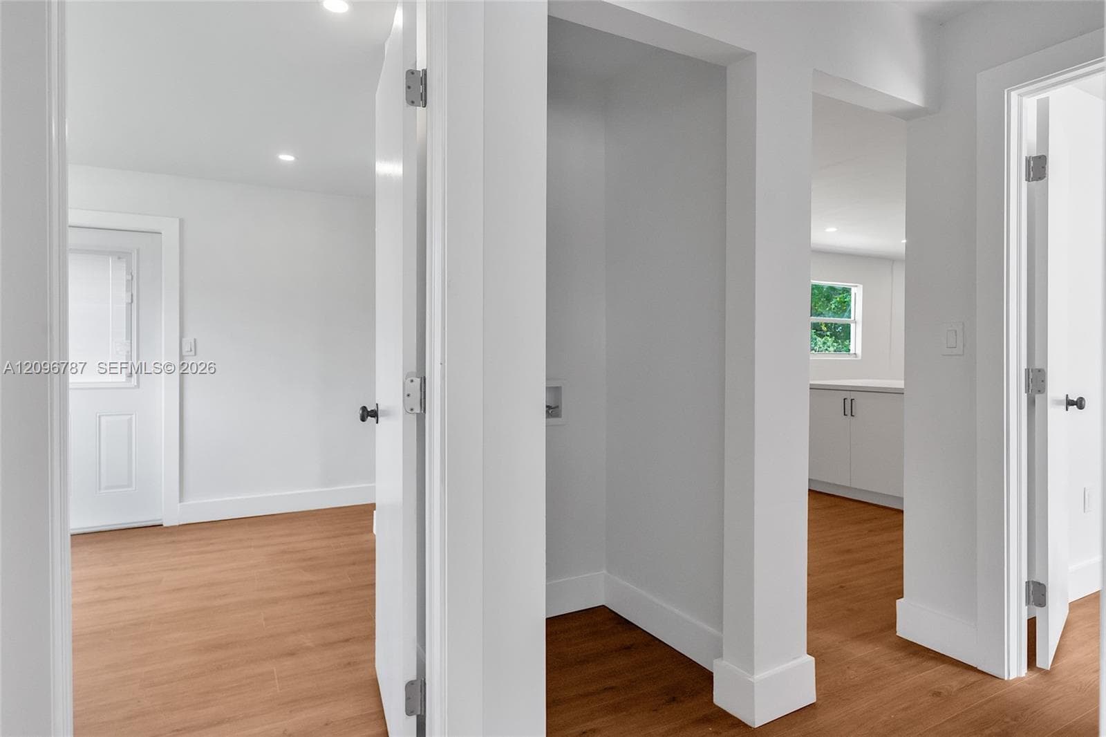 1046 Jann Ave photo 35