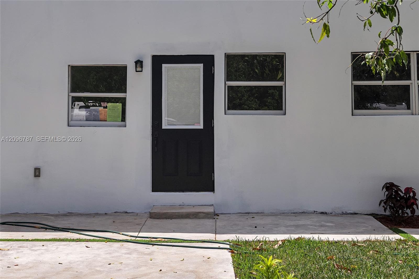 1046 Jann Ave photo 4