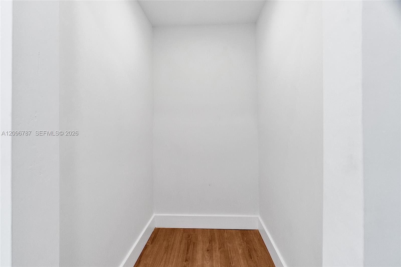 1046 Jann Ave photo 25