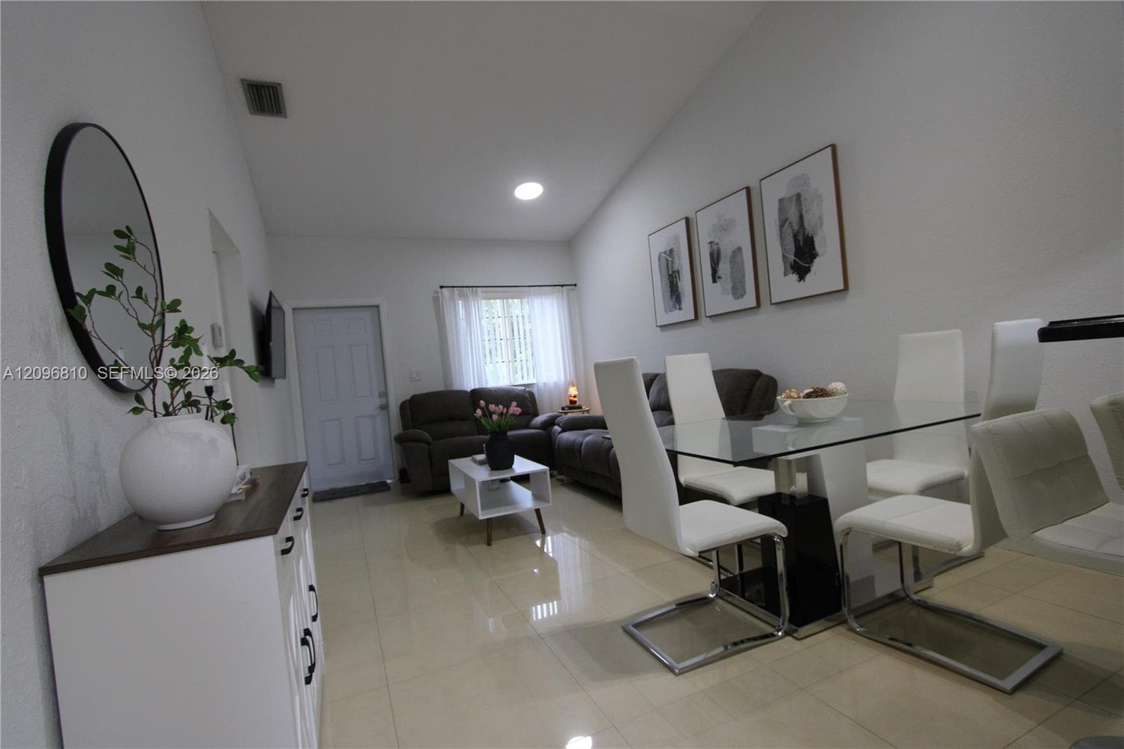 Living/Dining area