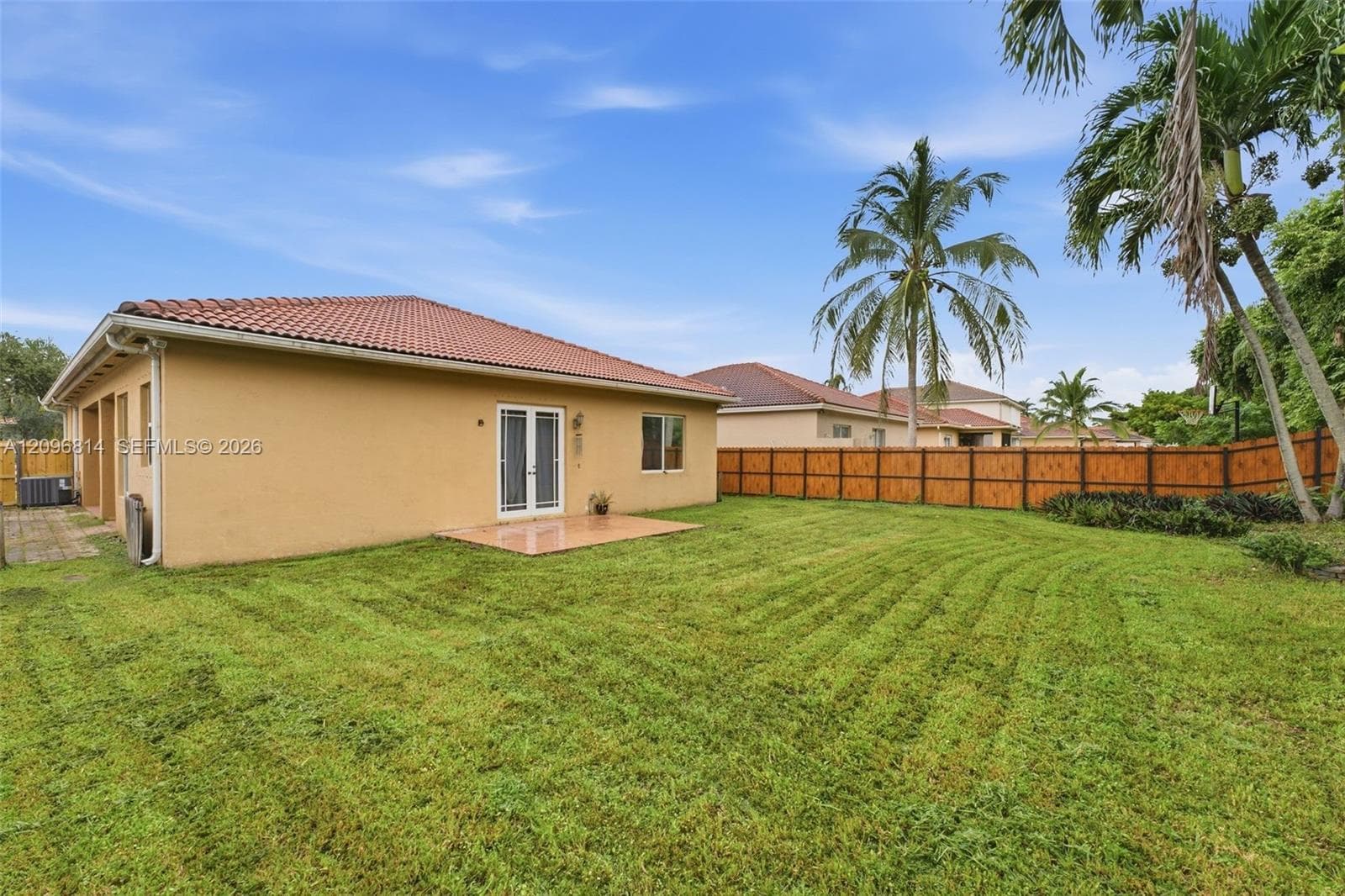 1420 SE 23rd Dr. photo 3