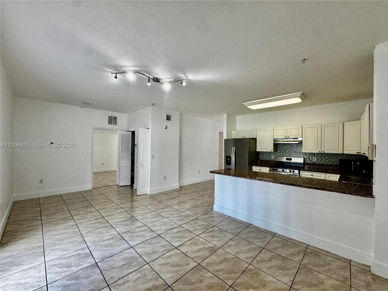 VENETIA VILLAS CONDO · #109 in Hialeah - Photo 5