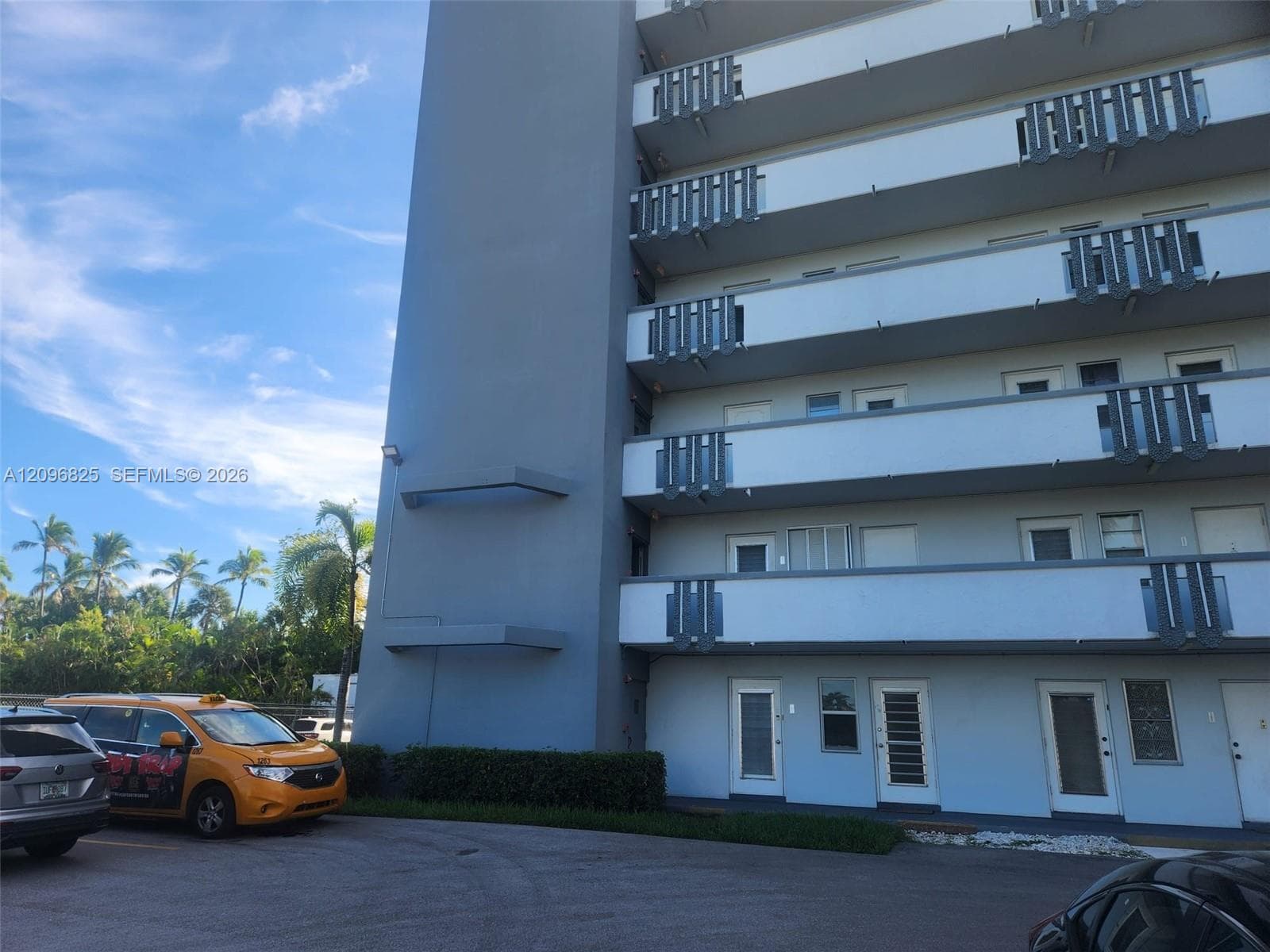 FAIRWAYS ROYALE CONDO · #101 in Hallandale Beach - Photo 3