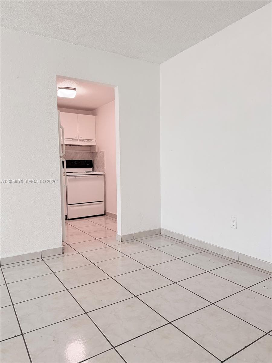 LAS ESTRELLAS CONDO · #320 in Hialeah - Photo 5