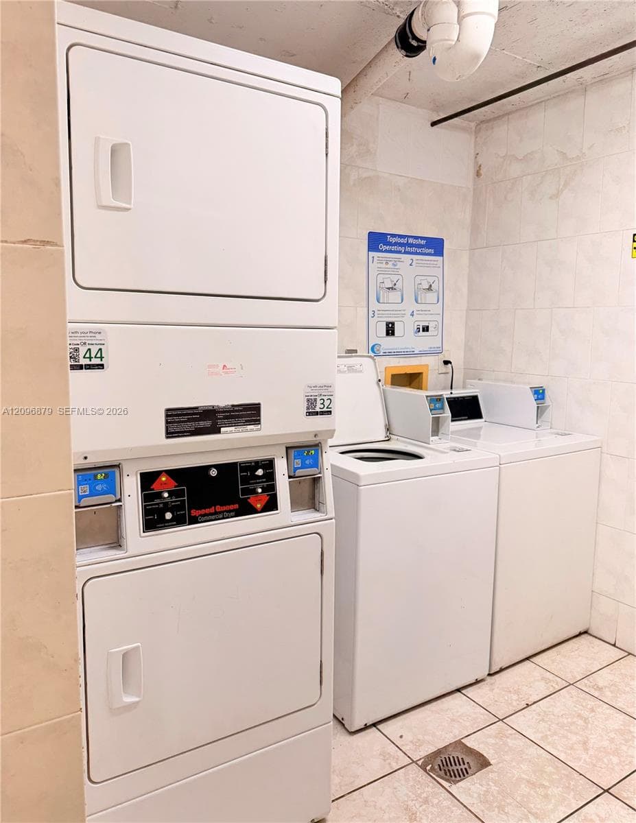 LAS ESTRELLAS CONDO · #320 in Hialeah - Photo 21