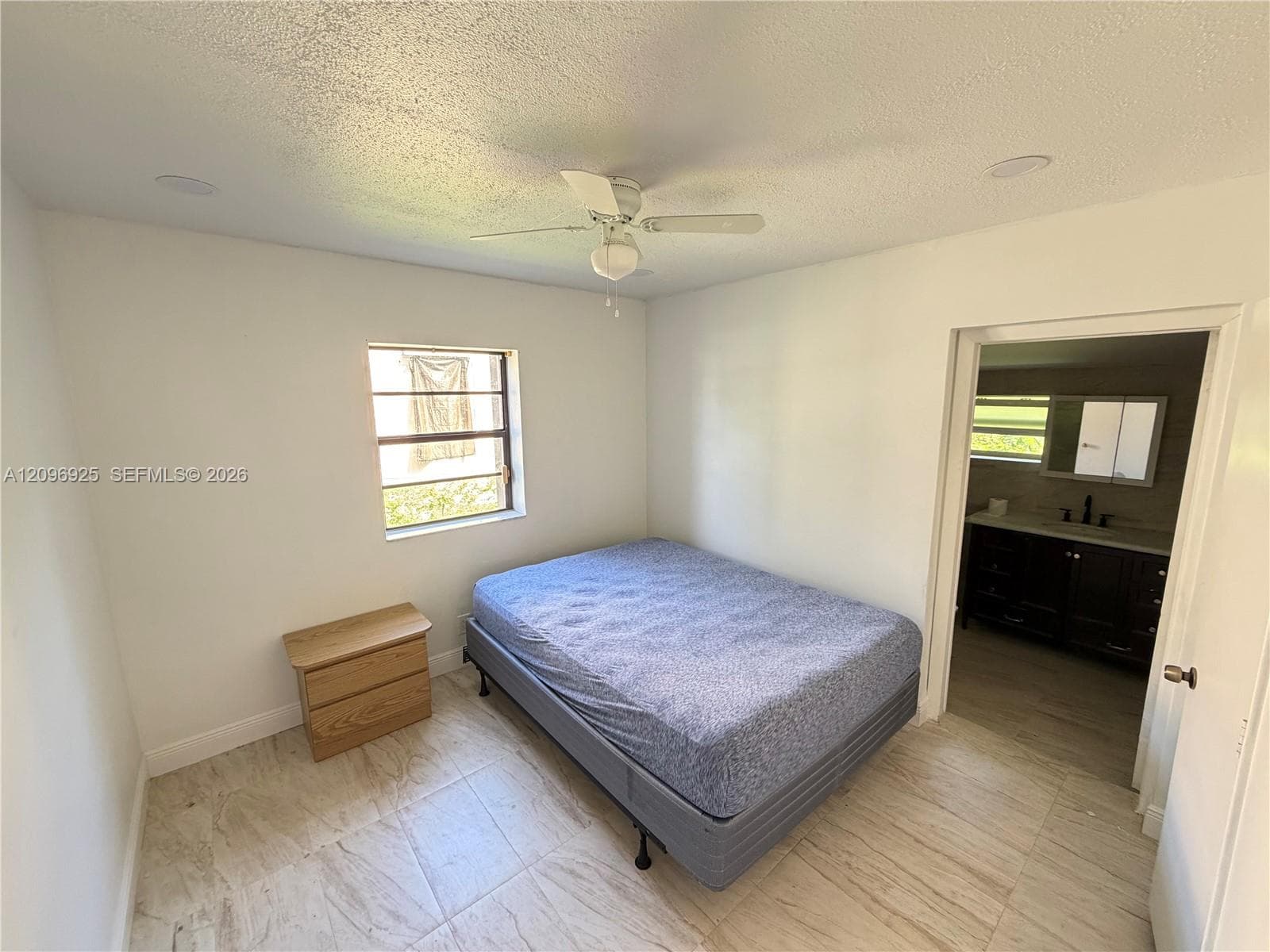 2542 Taft St photo 17