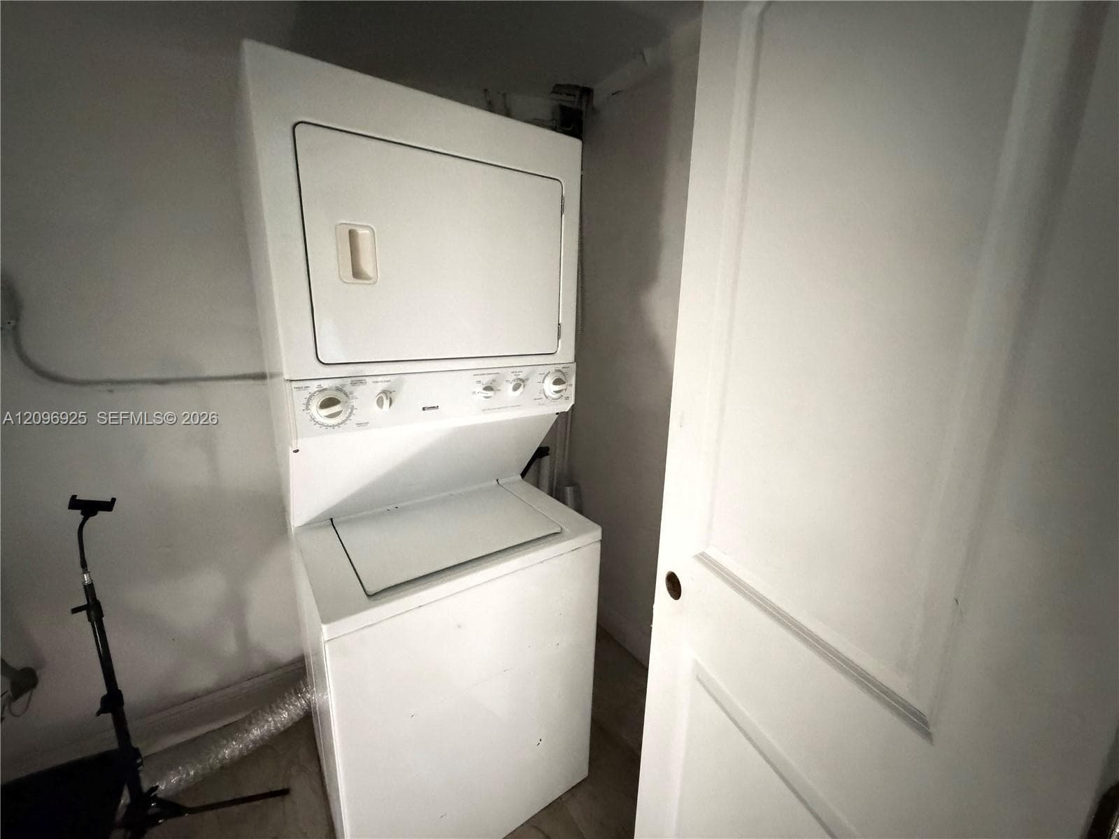 2542 Taft St photo 24