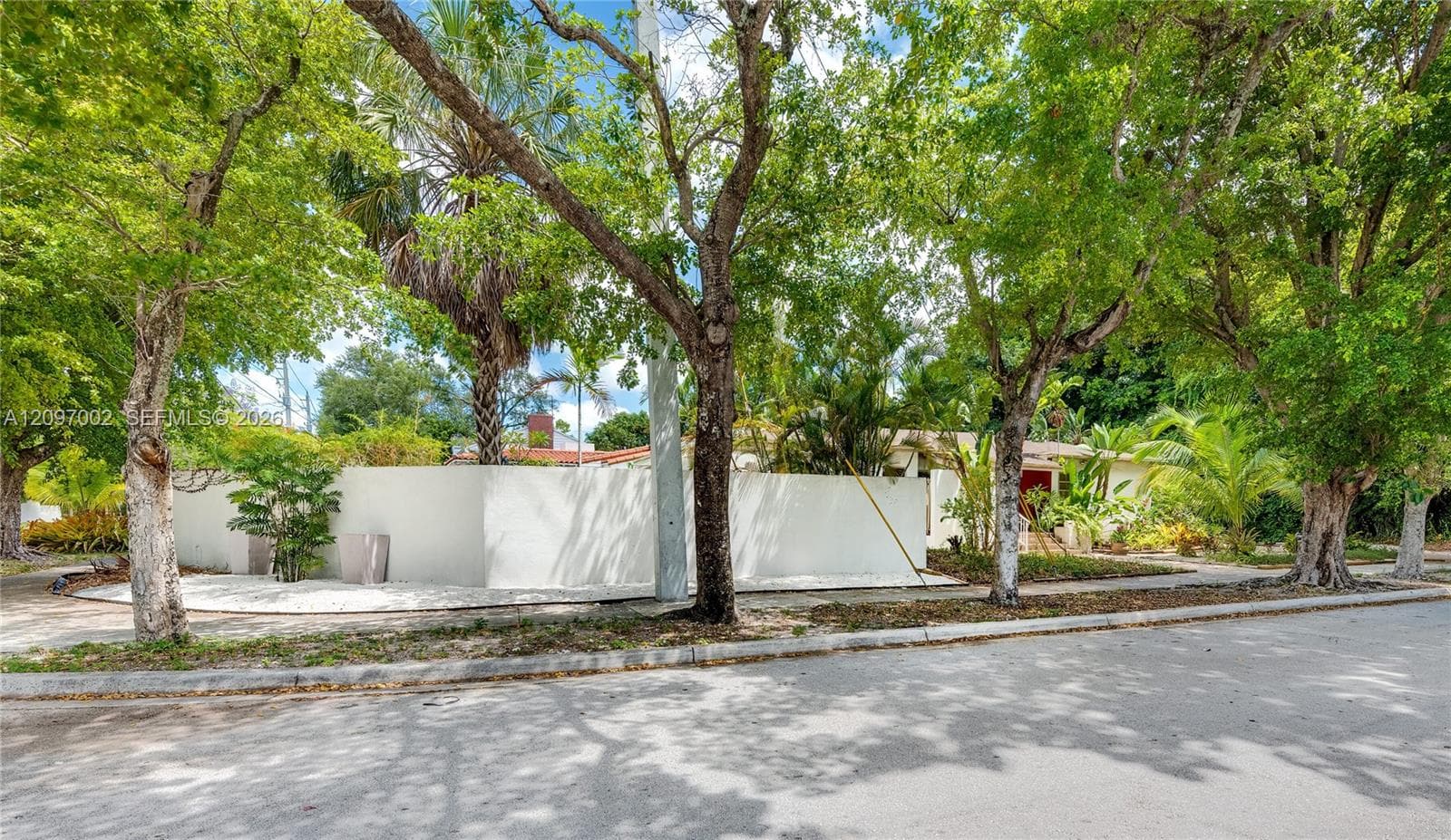 2920 SW 1st Ave photo 5