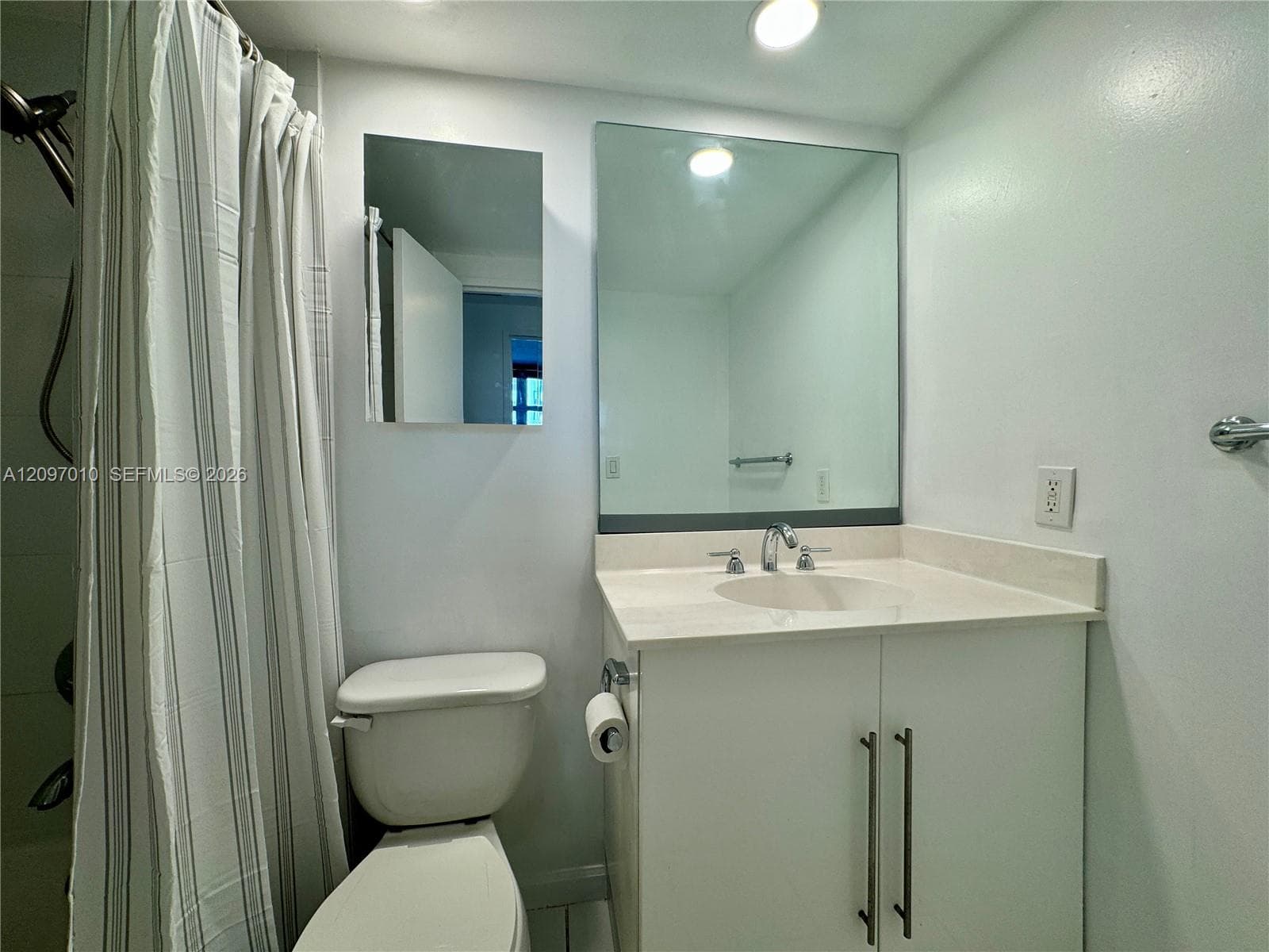 RESIDENCES ON HOLLYWOOD B · #307 in Hollywood - Photo 9