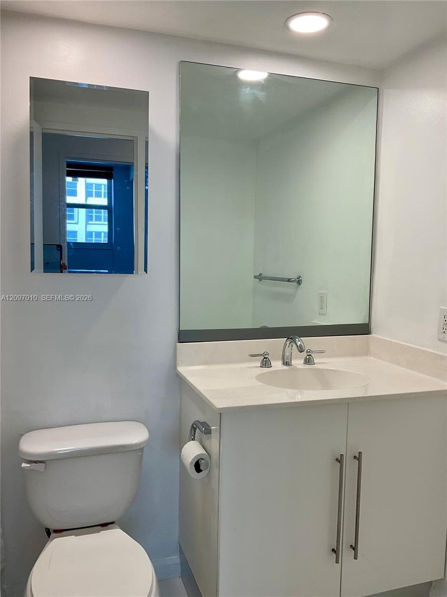 RESIDENCES ON HOLLYWOOD B · #307 in Hollywood - Photo 8