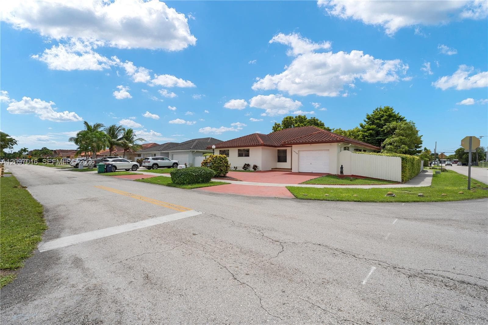 10980 SW 38th St photo 2