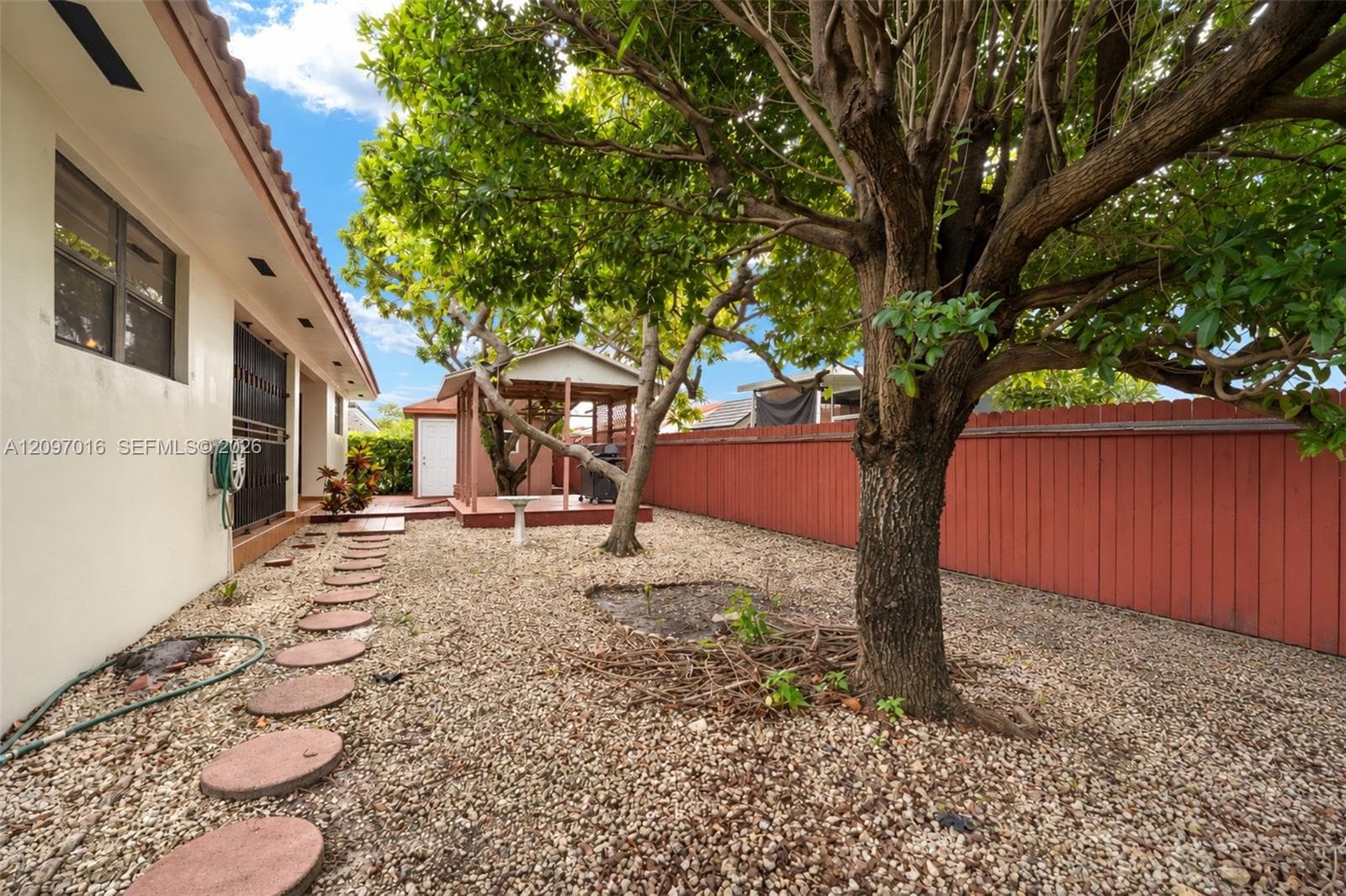 10980 SW 38th St photo 32