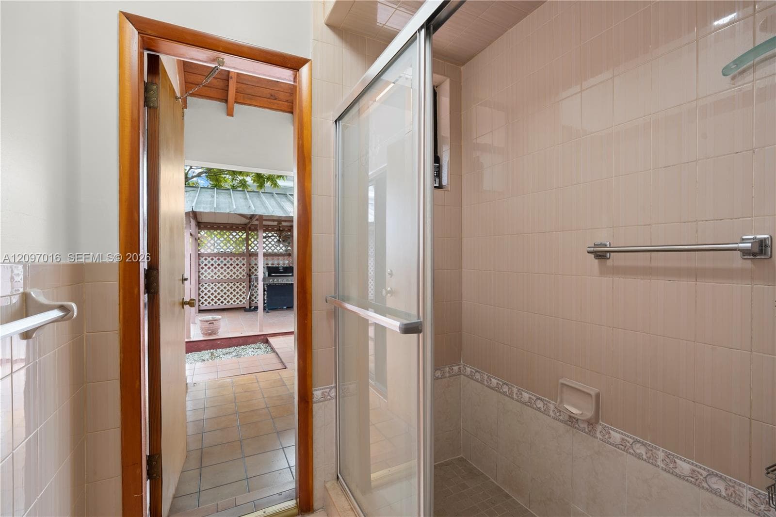 Second Bathroom with Cabana door