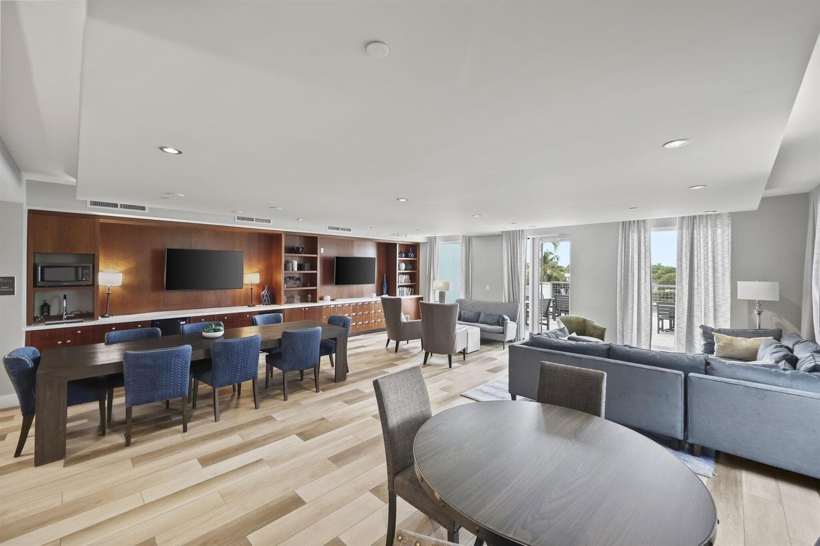 club room/wine lockers