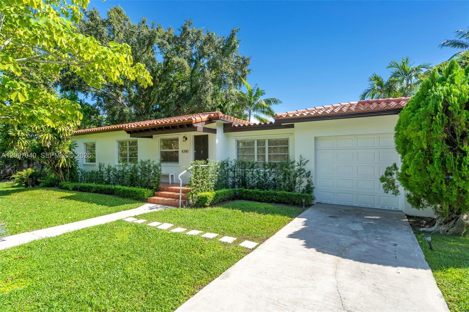 4390 SW 10th St #4390 photo 2