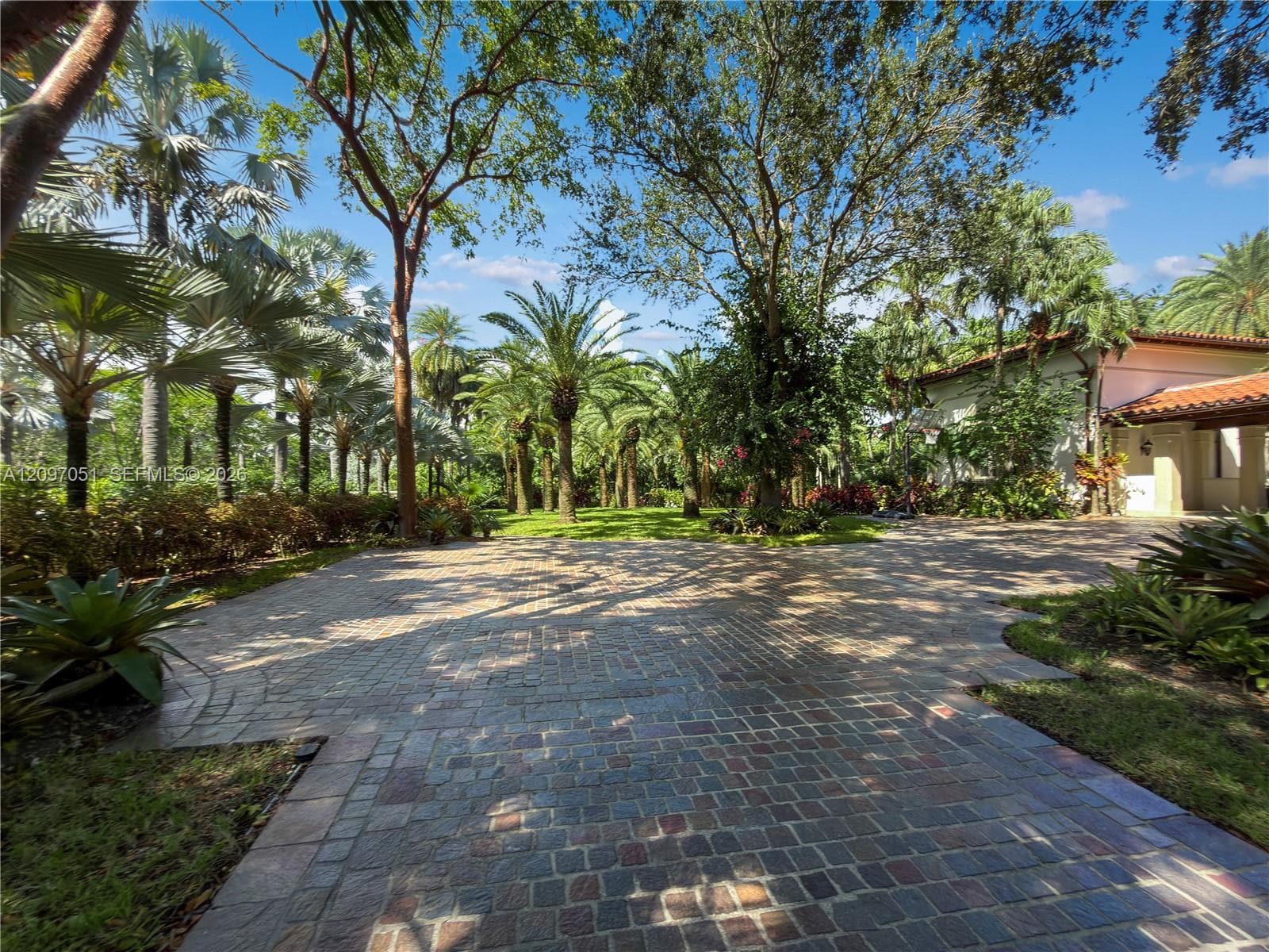 8901 Arvida Ln photo 22