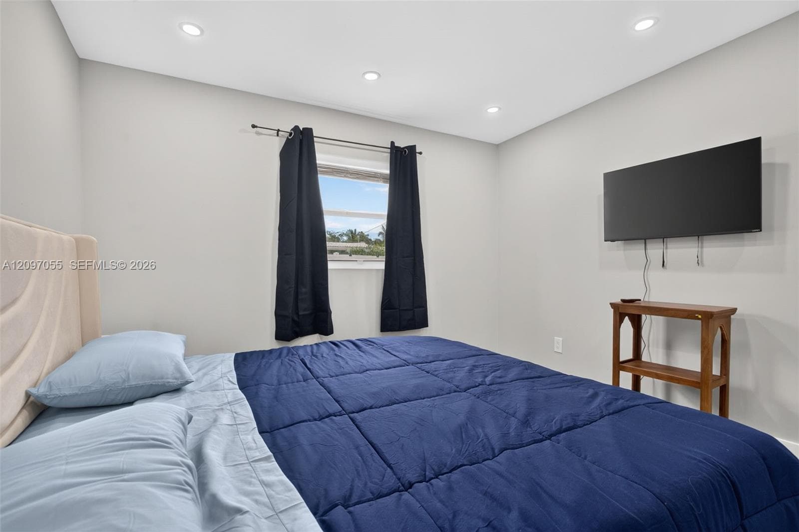 241 NE 45th St photo 23