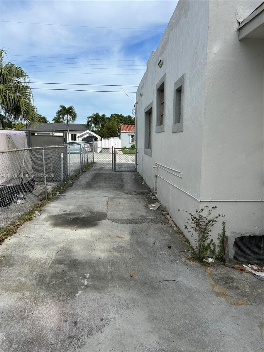 3500 NW 16th St photo 9