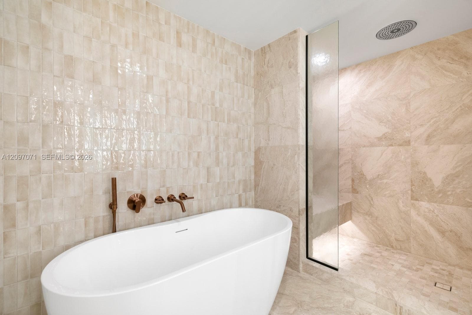 Bathroom Main Bed