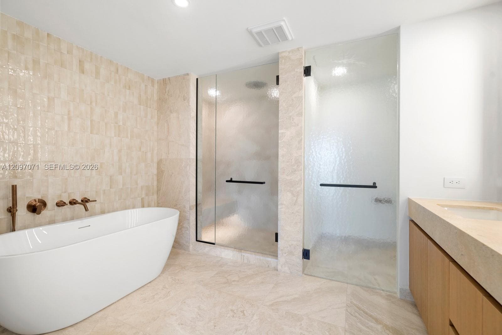 Bathroom Main Bed