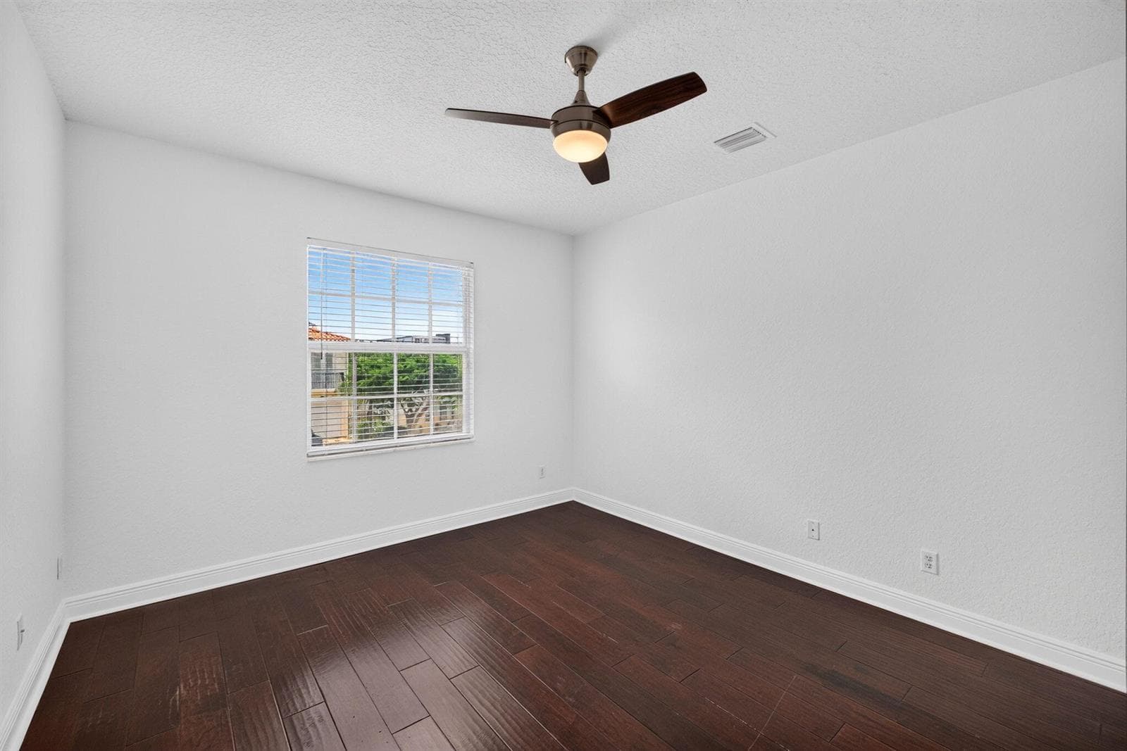 56-web-or-mls-a699A9543
