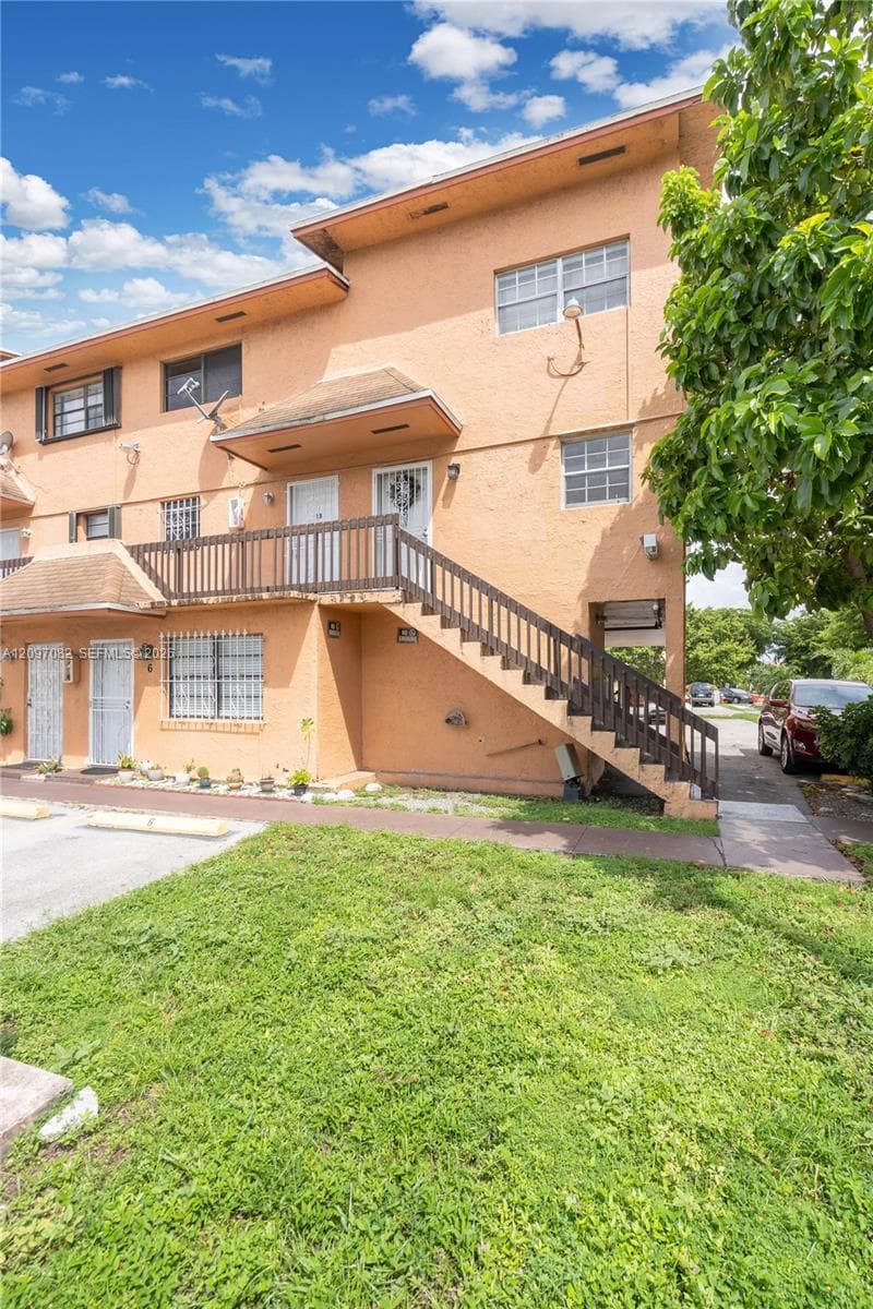 Alhambra IV Condo · #13 in Hialeah - Photo 2