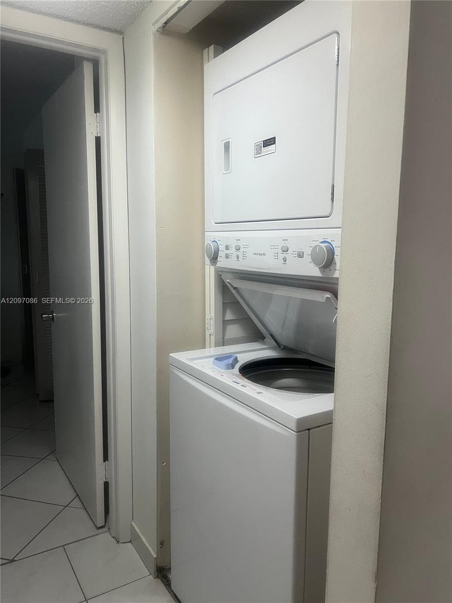 MOORS POINTE CONDO · #3-22 in Hialeah - Photo 3