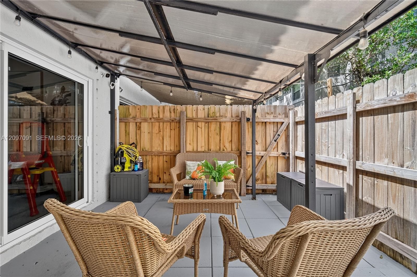 1661 SE 30th St photo 32