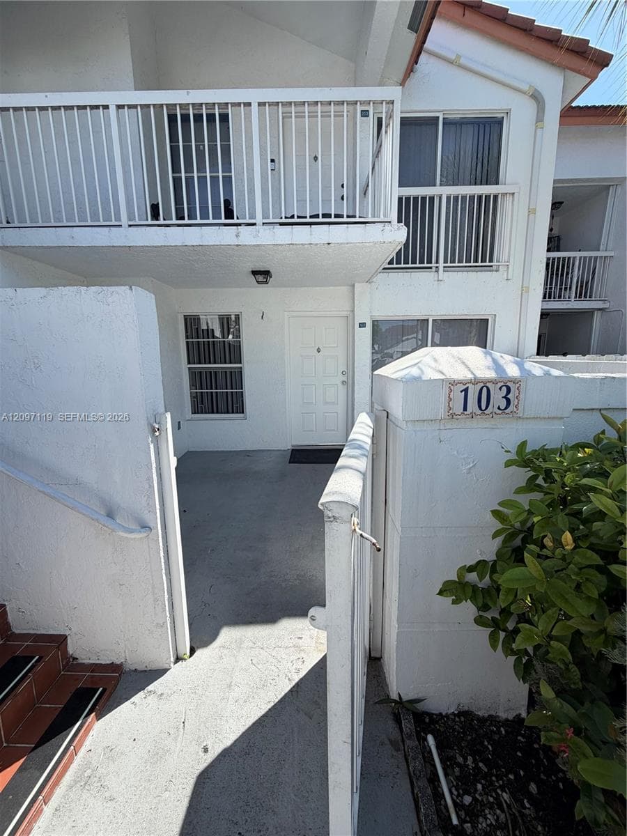 POINT LAKE CONDO VII · #103 in Miami - Photo 2