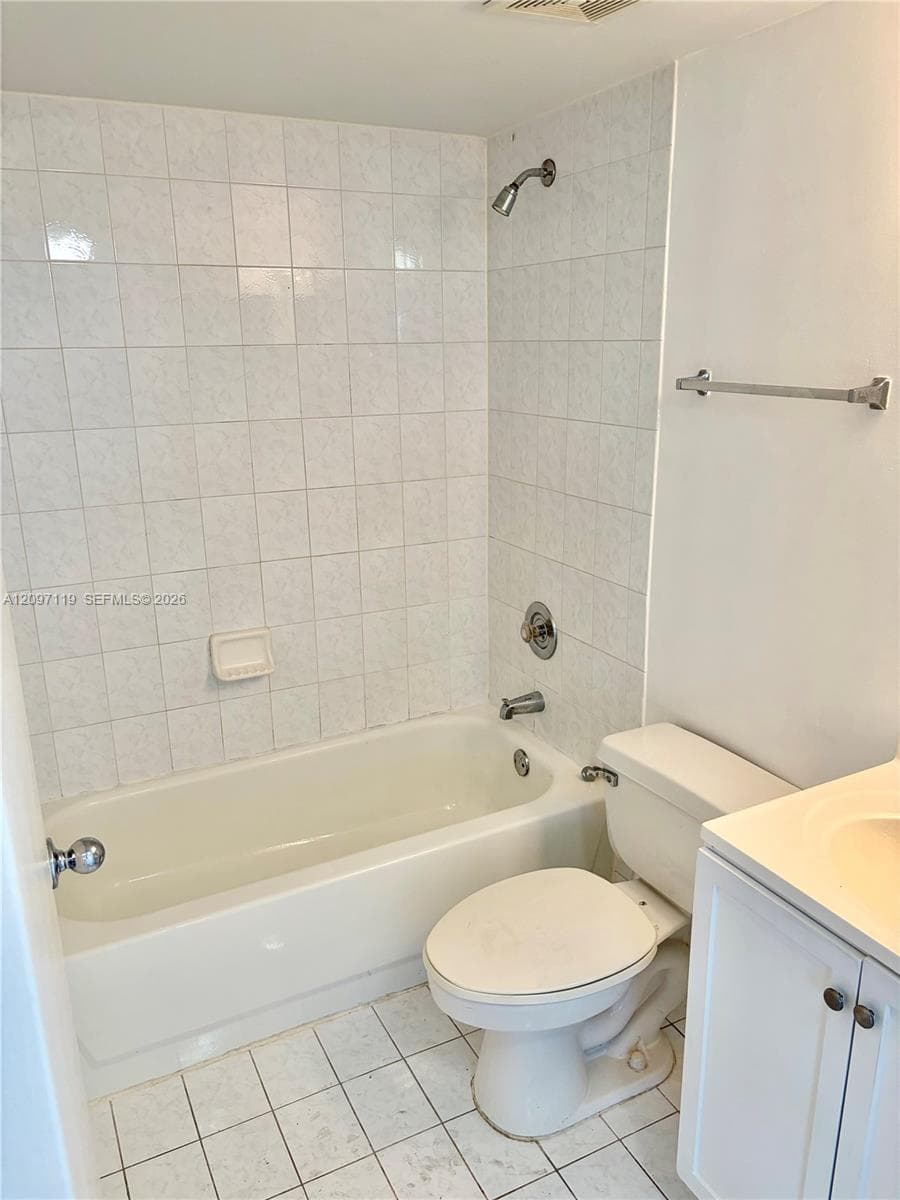 POINT LAKE CONDO VII · #103 in Miami - Photo 12