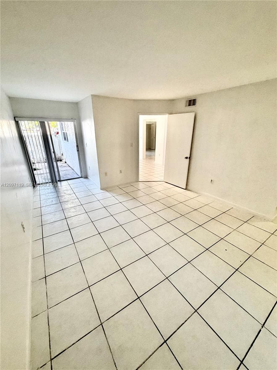 POINT LAKE CONDO VII · #103 in Miami - Photo 7