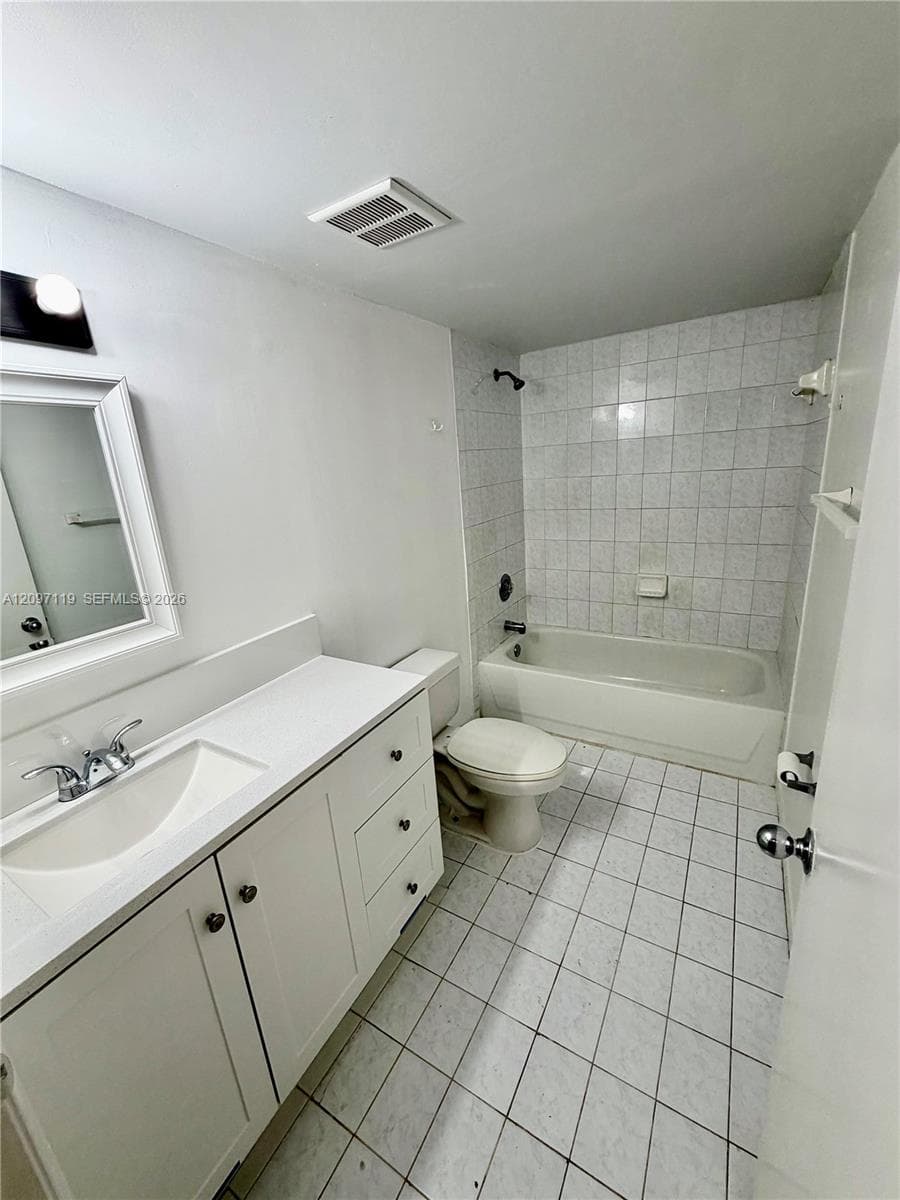 POINT LAKE CONDO VII · #103 in Miami - Photo 15