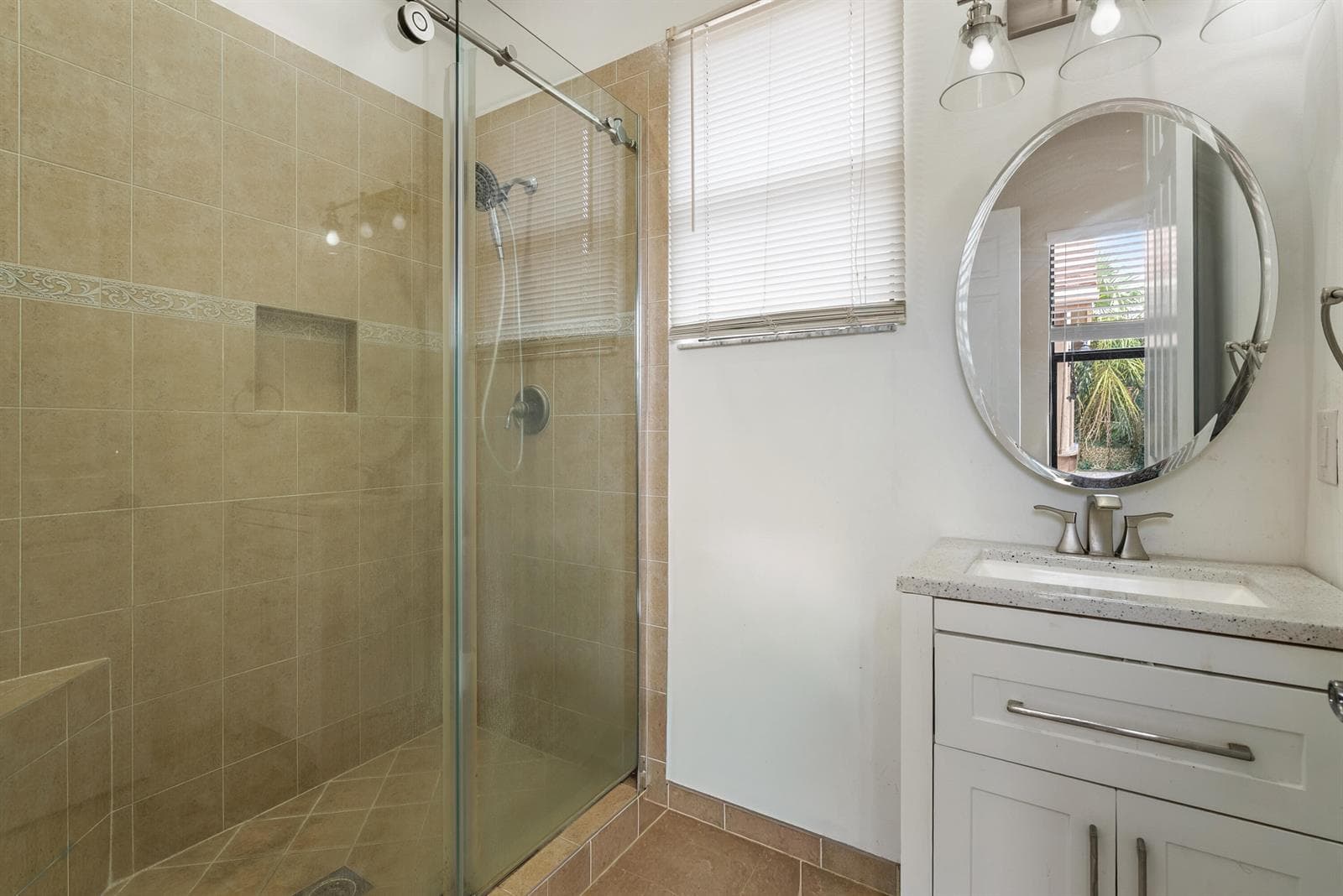 Ensuite bath 2