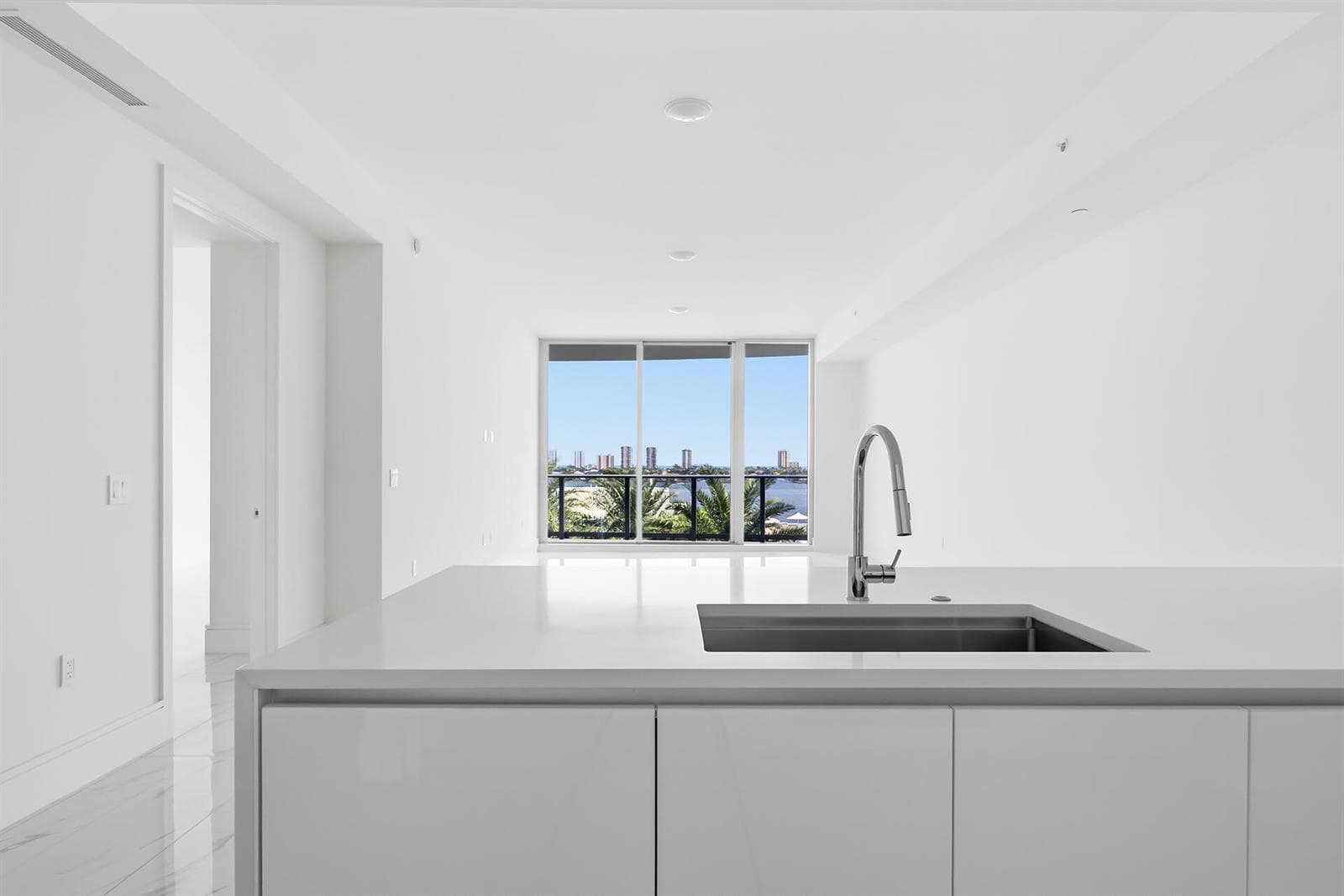 220-LAKESHORE-DRIVE-804-33403-022