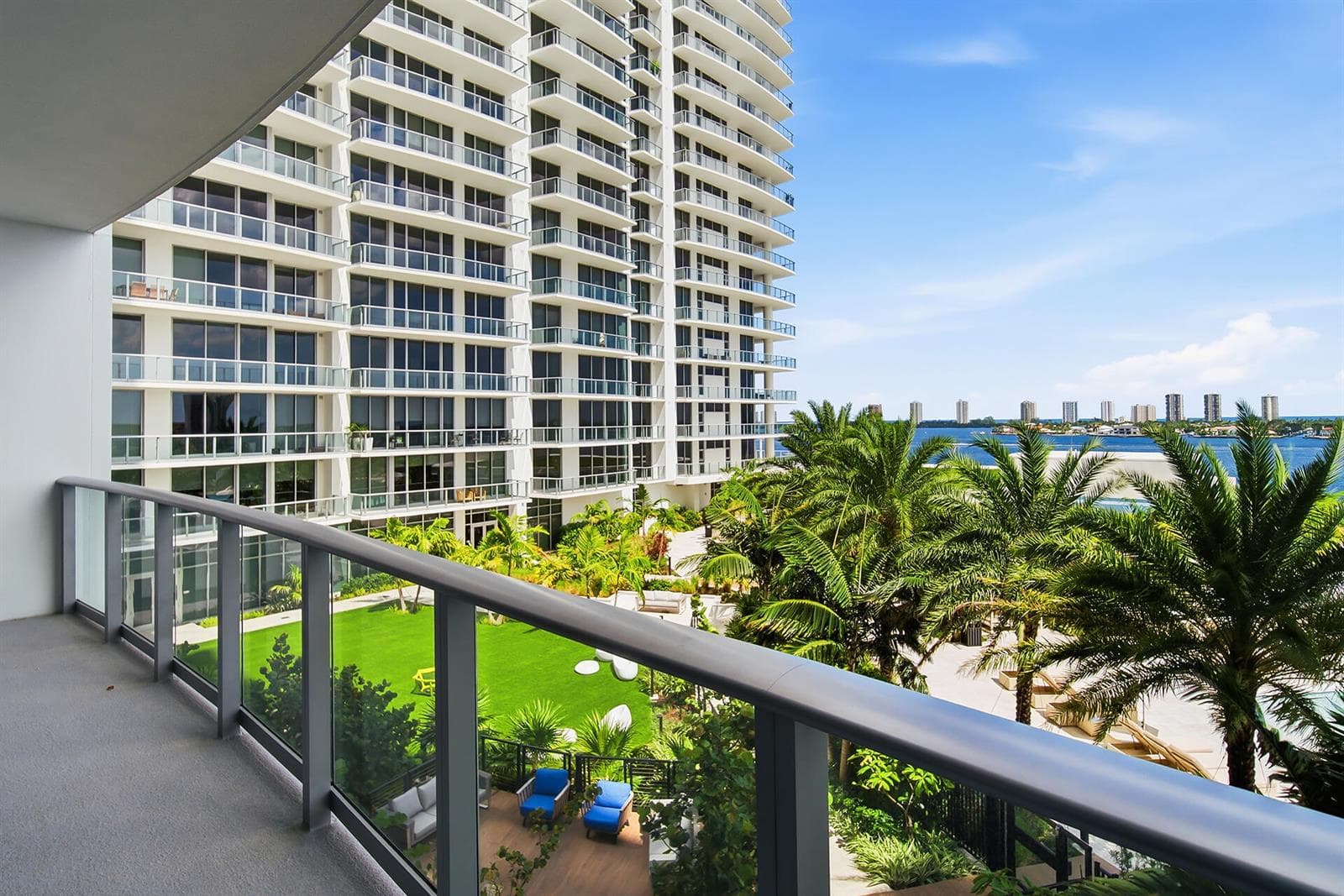220-LAKESHORE-DRIVE-804-33403-026