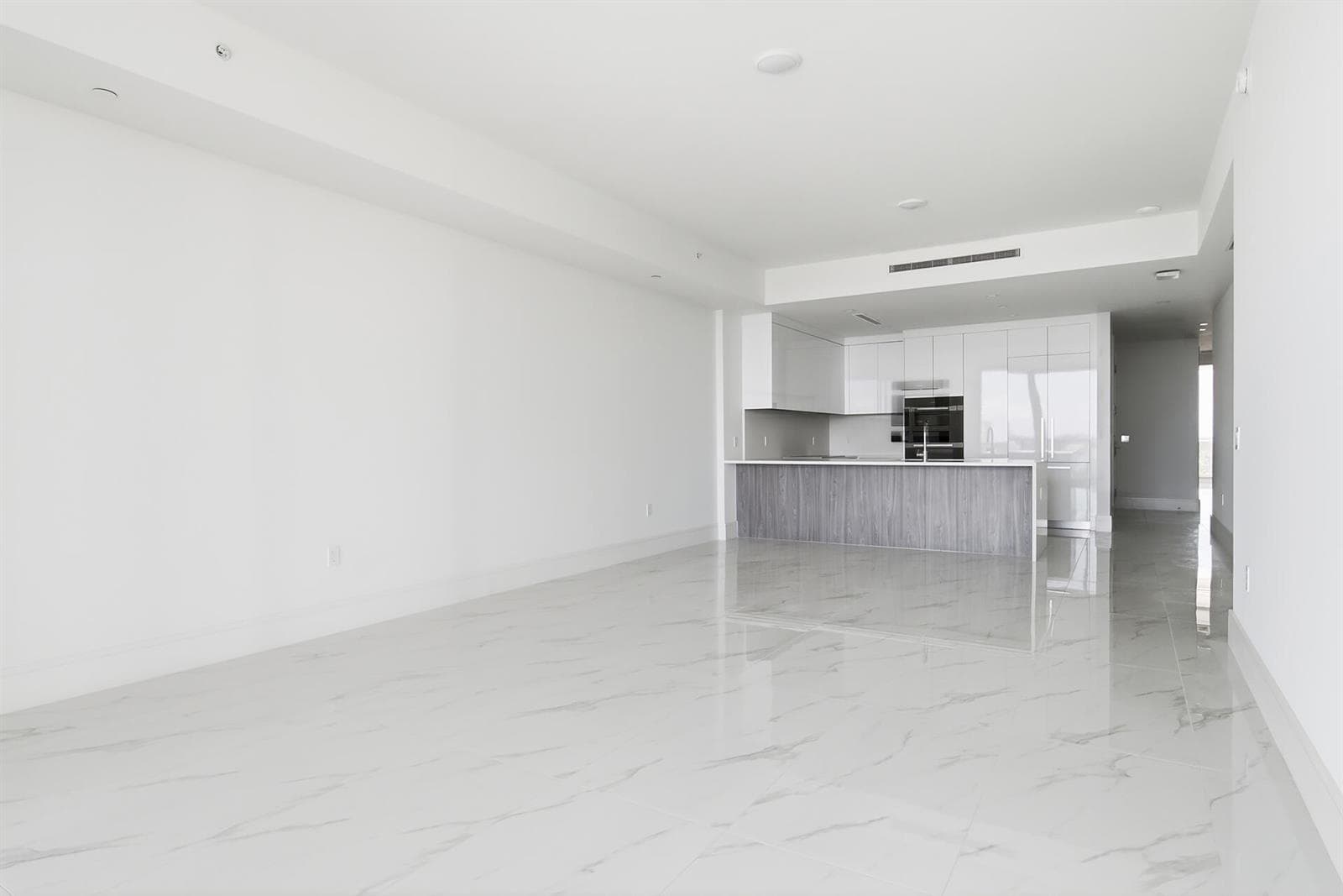 220-LAKESHORE-DRIVE-804-33403-005