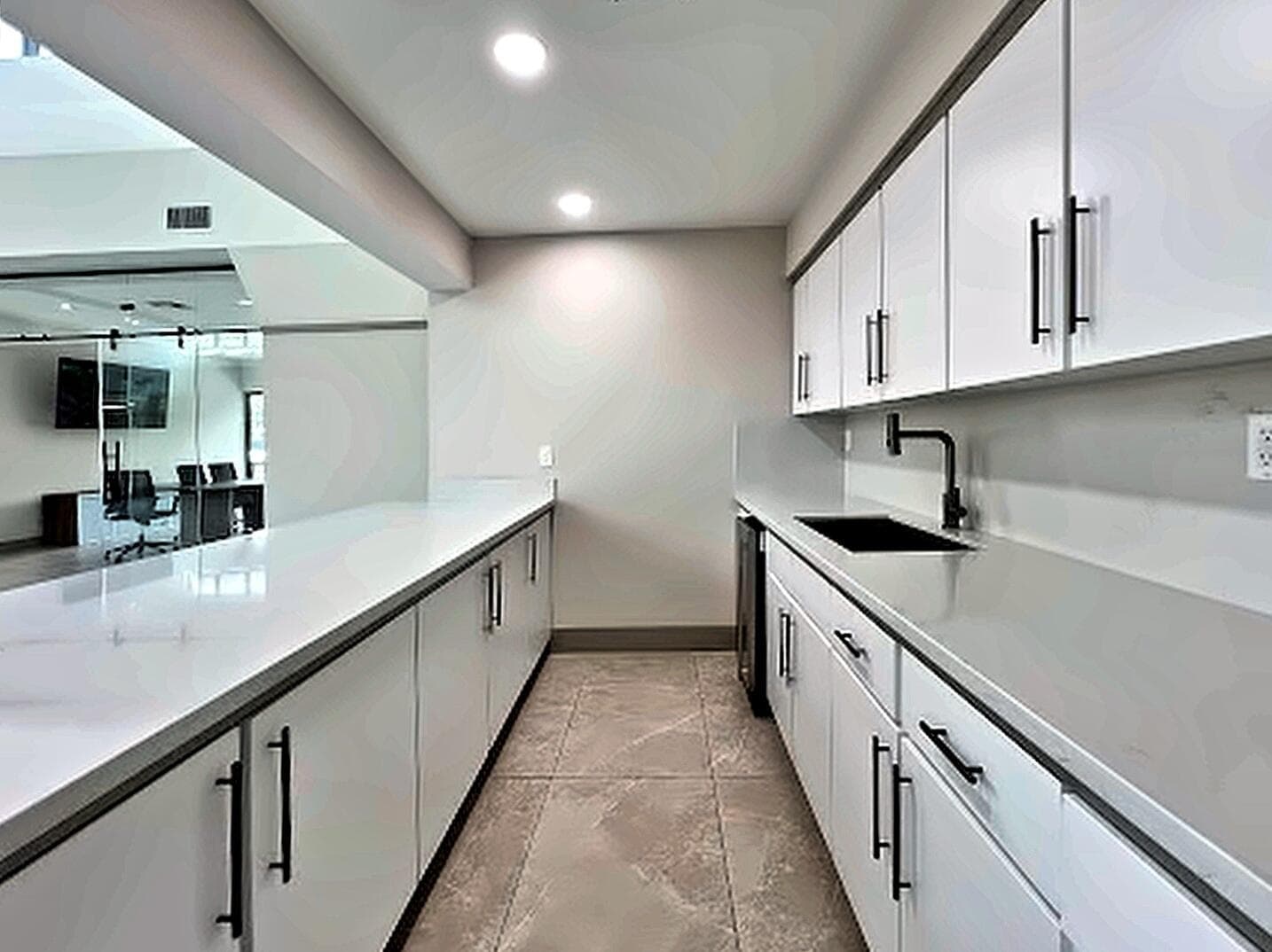 05-clubhouse-kitchen