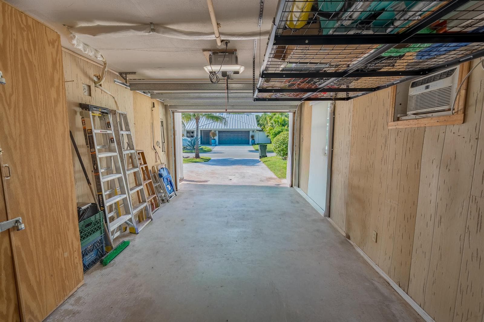 Garageinside