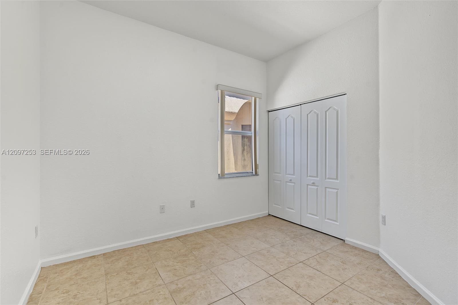 983 NE 37th Pl #983 photo 23