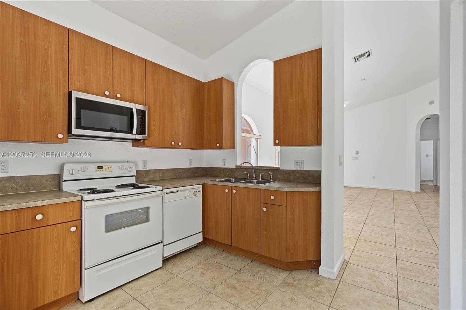 983 NE 37th Pl #983 photo 12